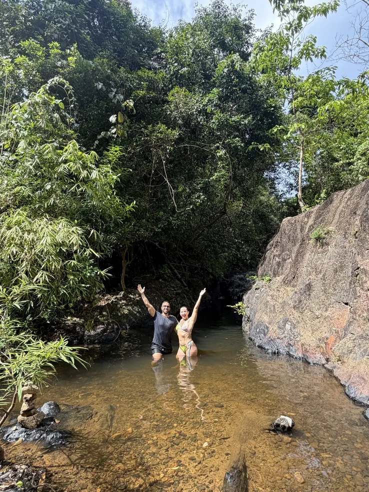 Poza de agua al pie de la cascada de Nagkalit-kalit