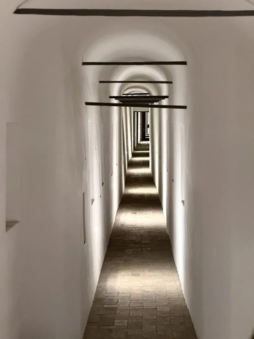 Corredor cubierto del Passetto de noche